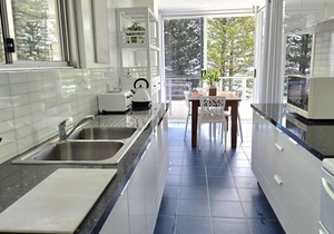 Rainbow Pacific Unit 12 - Beachfront unit a great spot for a family beach holiday with Wi-Fi Inc.