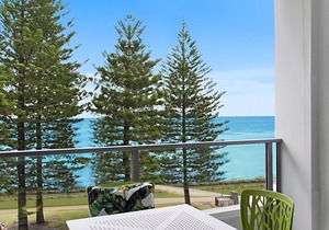 Rainbow Pacific Unit 12 - Beachfront unit a great spot for a family beach holiday with Wi-Fi Inc.