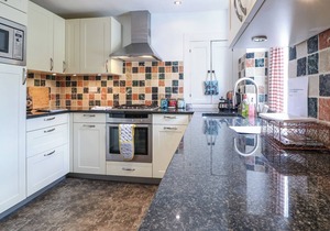 RED FAWN COTTAGE, pet friendly, character holiday cottage in Blockley