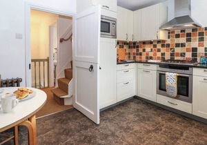 RED FAWN COTTAGE, pet friendly, character holiday cottage in Blockley