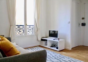 Refined, minimalist design apt near SACRE COEUR