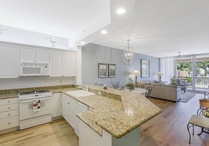 Regatta - Walking Distance to the Beach!