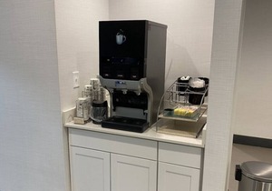 Relax and Unwind! 3 Comfortable Units, Free Parking and Breakfast, Pool