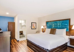 Relax and Unwind! 3 Comfortable Units, Free Parking and Breakfast, Pool