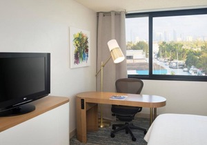Relax & Unwind! 4 Friendly Units Pool, Close to Miami Cruise Ship Terminals!