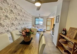 Remarkable 1-Bed Apartment & Sea Views - Sleeps 2