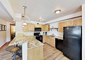 Remodeled 2 Bedroom Downtown Condo sleeps 6!