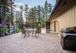 Remodeled Cabin, Private Gas Grill. Near The Village & Trails, Complex Pool