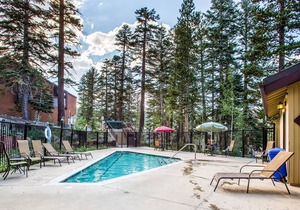Remodeled Cabin, Private Gas Grill. Near The Village & Trails, Complex Pool