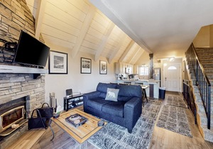 Remodeled condo with balcony & fireplace - walk to Village gondola