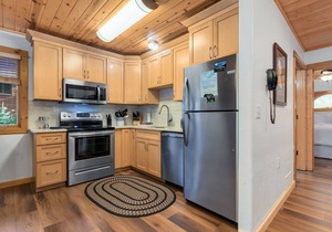 Remodeled Riverfront Retreat Private Hot Tub