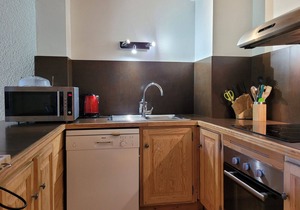 Renovated apartment, 2 bedrooms, 2 bathrooms, balcony overlooking slopes