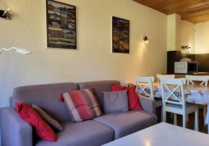 Renovated apartment, 2 bedrooms, 2 bathrooms, balcony overlooking slopes