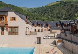 Renovated apartment 6 people with pool access