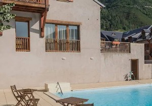 Renovated apartment 6 people with pool access
