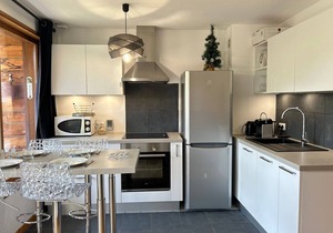 Renovated Apartment, Walking Distance to Slopes, South-West Balcony, Comfort Amenities