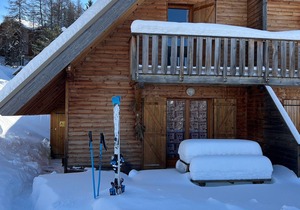 Renovated chalet for 6, Smart TV, WiFi, parking, pets allowed