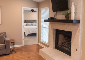 Renovated Destin Retreat. Close to Area Attractions, Dining, and More!