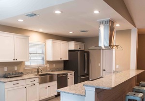 Renovated Destin Retreat. Close to Area Attractions, Dining, and More!