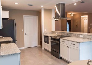 Renovated Destin Retreat. Close to Area Attractions, Dining, and More!