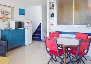 Renovated T2 duplex 20m from beach with sea view, parking and WIFI