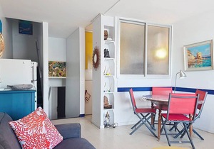 Renovated T2 duplex 20m from beach with sea view, parking and WIFI