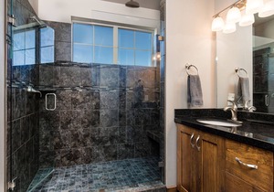 Retreat 13548 by Moose Management-Views! Private Hot Tub-Firepit-Gym-Near SKI