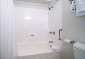 Right on the Water! 4 Great Units, Pets Allowed, Steps to Ho’aloha Park Beach!