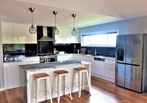 Ritchy at Manyana is a newly built, stylish open plan modern beach house