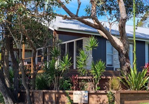 Ritchy at Manyana is a newly built, stylish open plan modern beach house