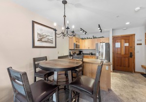 River Run Condo with Private Balcony, Memory Foam Mattress, Walk to Base Area