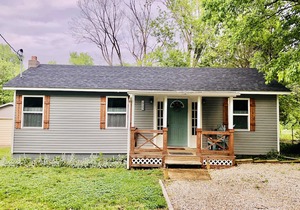 River Time cottage near Current river Van Buren MO family & pet friendly Wifi