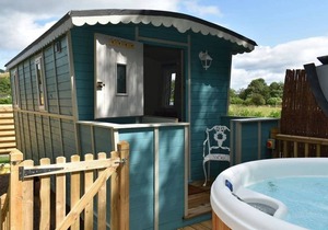 River View 3 is a 2 berth unit in the style of a very pretty gypsy hut.