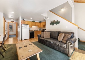 Riverfront Escape Private Hot Tub Close to RMNP