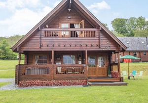 ROBIN LODGE, family friendly, character holiday cottage in Llanbedr