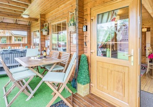 ROBIN LODGE, family friendly, character holiday cottage in Llanbedr