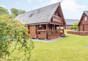 ROBIN LODGE, family friendly, character holiday cottage in Llanbedr