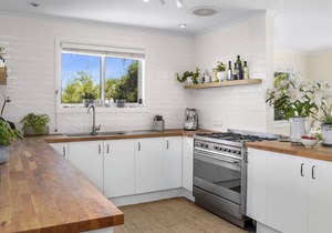 Rockys beach house on the waterfront