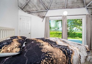 ROOM 04 - Lake Sumner