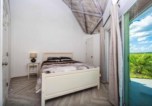 ROOM 04 - Lake Sumner