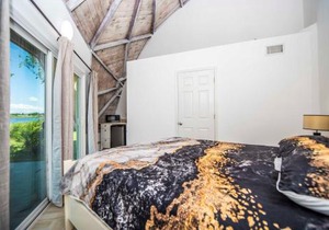 ROOM 04 - Lake Sumner