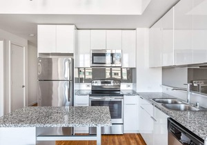 Roomy Downtown Bellevue 2BR w/Gym, W/D, near shops, by Blueground