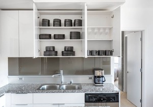 Roomy Downtown Bellevue 2BR w/Gym, W/D, near shops, by Blueground