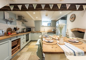 Rose Cottage, a luxury cottage to sleep a family of four in the heart of St Ives, with allocated parking