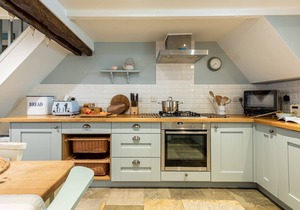 Rose Cottage, a luxury cottage to sleep a family of four in the heart of St Ives, with allocated parking