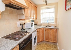 ROSE COTTAGE, pet friendly, with pool in Wooler