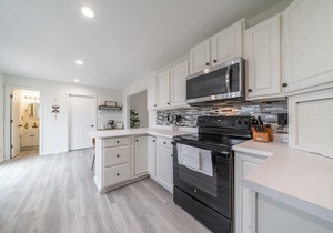 ROSELAWN RETREAT: Firepit, Gameroom, Views! Huge Gorgeous home 5 mins to the Ark