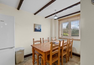 Rosewood Cottage is set within the well-manicured private grounds at Crylla Valley Cottages which in