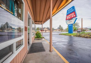 Royal Gateway Motel by OYO