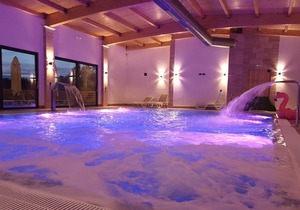 Rubinić A6, 200m to the beach, indoor heated pool, 4 people, free WiFi, parking